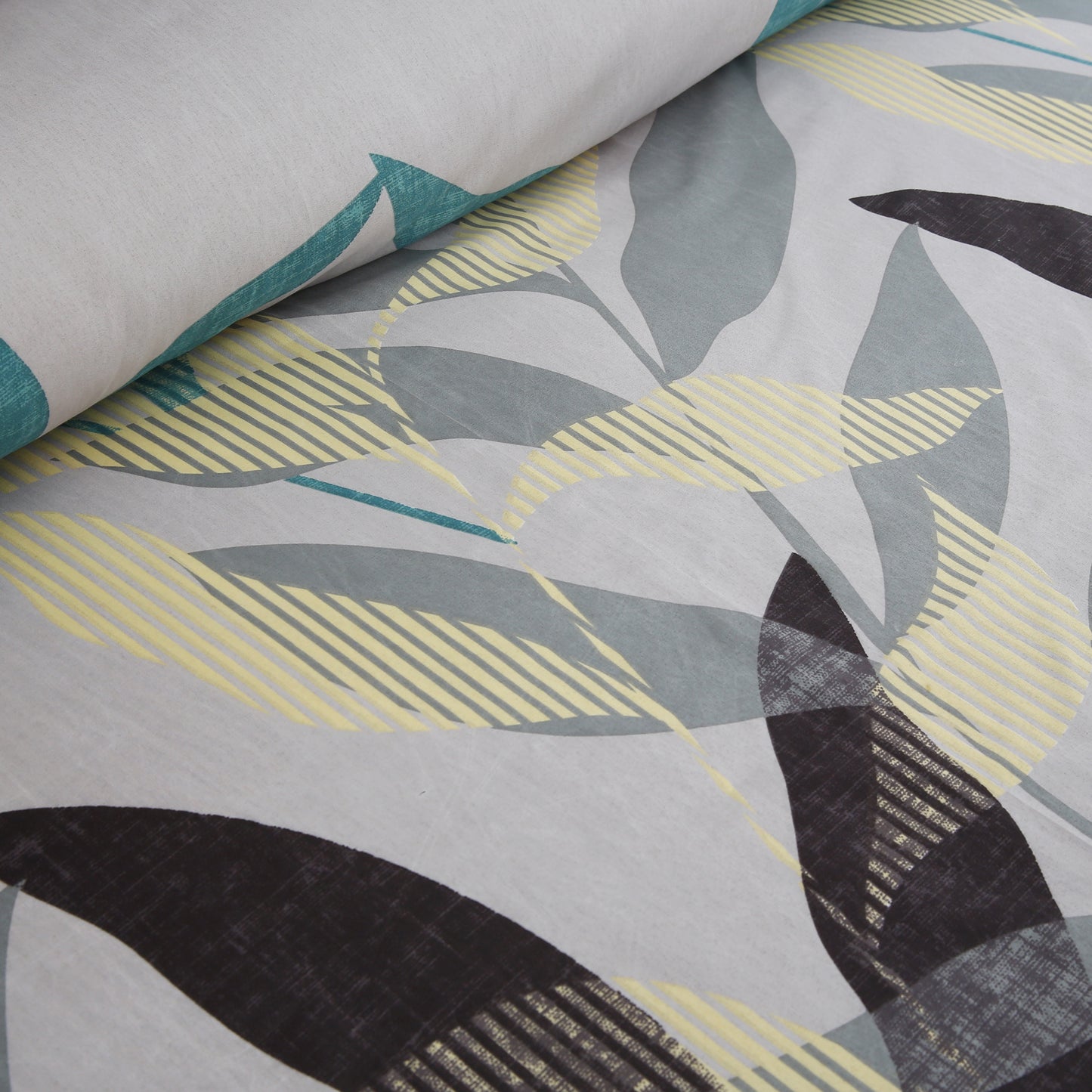 6 Piece - Grey, Black & Beige Leaves Printed Duvet Cover Set
