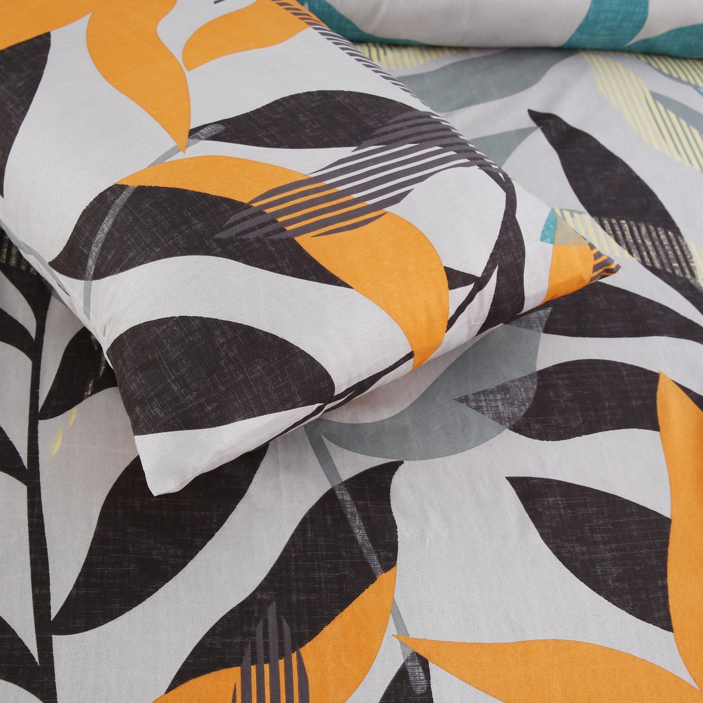 6 Piece - Grey, Black & Beige Leaves Printed Duvet Cover Set