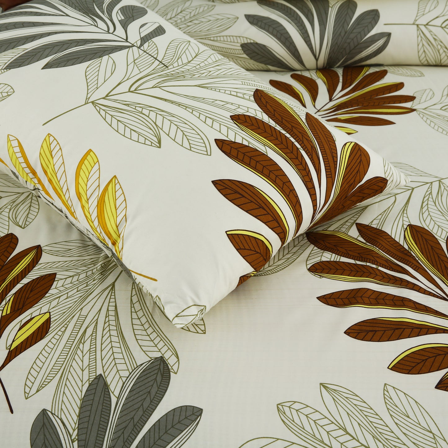 6 Piece - Brown Leaf Printed Duvet Cover Set